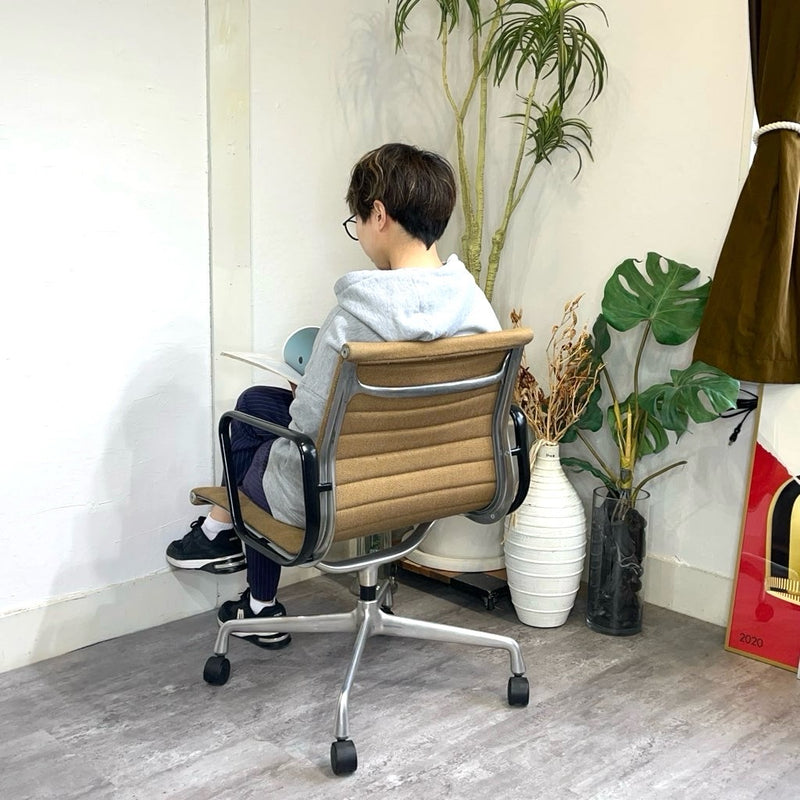 【サブスクレンタル専用】ハーマンミラー / Herman Miller  イームズ アルミナムグループ マネジメントチェア ベージュ デスクチェア 4本レッグ ヴィンテージ