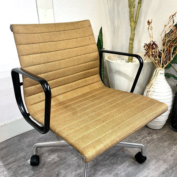 【サブスクレンタル専用】ハーマンミラー / Herman Miller  イームズ アルミナムグループ マネジメントチェア ベージュ デスクチェア 4本レッグ ヴィンテージ