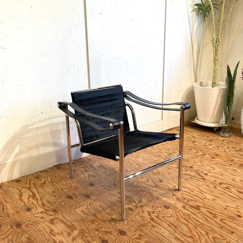 カッシーナ / Cassina LC1 スリングチェア バスキュランチェア 黒毛皮 ル・コルビュジエ ピエール・ジャンヌレ 中古<i>動画</i>